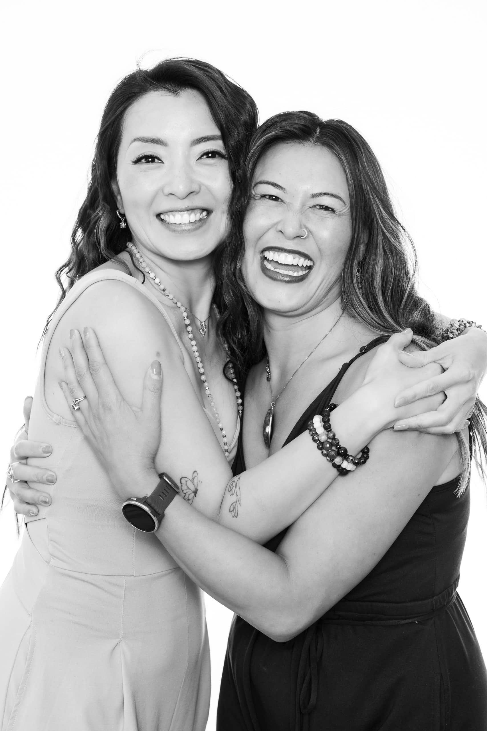 Couple of girls enjoying a luxury portrait experience at the CLASSIC Portrait Station during a networking event.